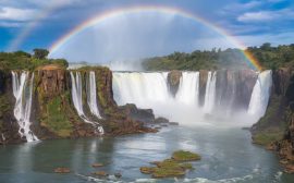 À la découverte des majestueuses chutes d'Iguazú, joyau naturel entre l'Argentine et le Brésil