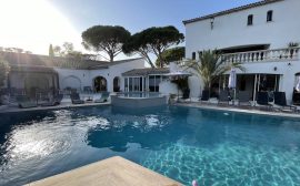 Vacances en famille dans un hôtel confortable à Valescure